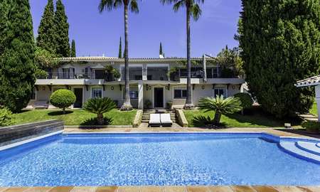 Charmante villa rénovée de style méditerranéen avec vue sur la mer à vendre, Benahavis - Marbella 14150