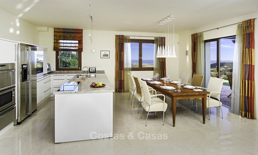 A vendre : villa classique avec vue panoramique sur la mer dans un golf de classe mondiale à Benahavis, Marbella 14155