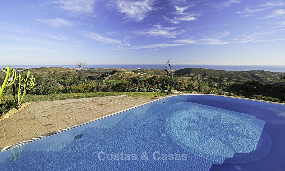 A vendre : villa classique avec vue panoramique sur la mer dans un golf de classe mondiale à Benahavis, Marbella 14157