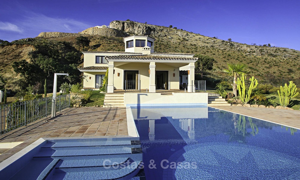 A vendre : villa classique avec vue panoramique sur la mer dans un golf de classe mondiale à Benahavis, Marbella 14158