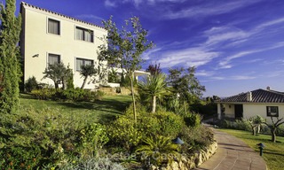 A vendre : villa classique avec vue panoramique sur la mer dans un golf de classe mondiale à Benahavis, Marbella 14163 