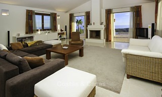 A vendre : villa classique avec vue panoramique sur la mer dans un golf de classe mondiale à Benahavis, Marbella 14166 