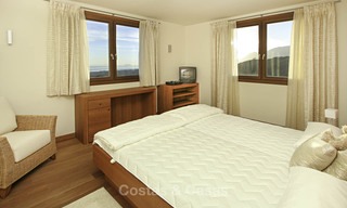 A vendre : villa classique avec vue panoramique sur la mer dans un golf de classe mondiale à Benahavis, Marbella 14171 