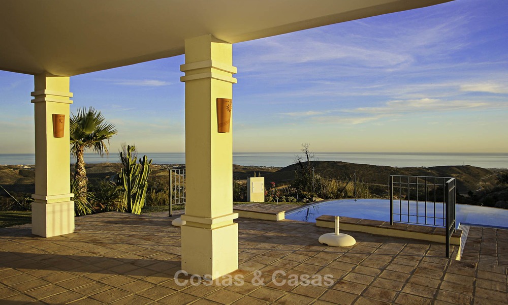A vendre : villa classique avec vue panoramique sur la mer dans un golf de classe mondiale à Benahavis, Marbella 14174