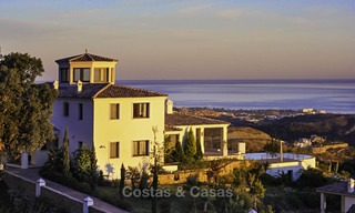 A vendre : villa classique avec vue panoramique sur la mer dans un golf de classe mondiale à Benahavis, Marbella 14177 