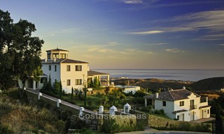 A vendre : villa classique avec vue panoramique sur la mer dans un golf de classe mondiale à Benahavis, Marbella 14178 