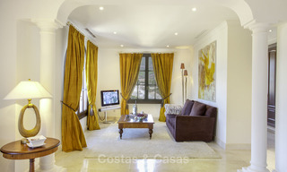 Superbe villa de luxe de style rustique rénovée à vendre dans le domaine exclusif de La Zagaleta, Benahavis, Marbella. 23254 