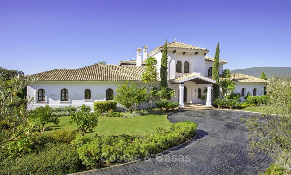 Superbe villa de luxe de style rustique rénovée à vendre dans le domaine exclusif de La Zagaleta, Benahavis, Marbella. 23255