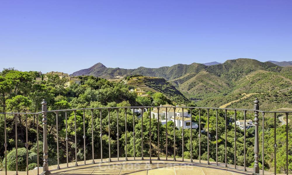 Superbe villa de luxe de style rustique rénovée à vendre dans le domaine exclusif de La Zagaleta, Benahavis, Marbella. 23257