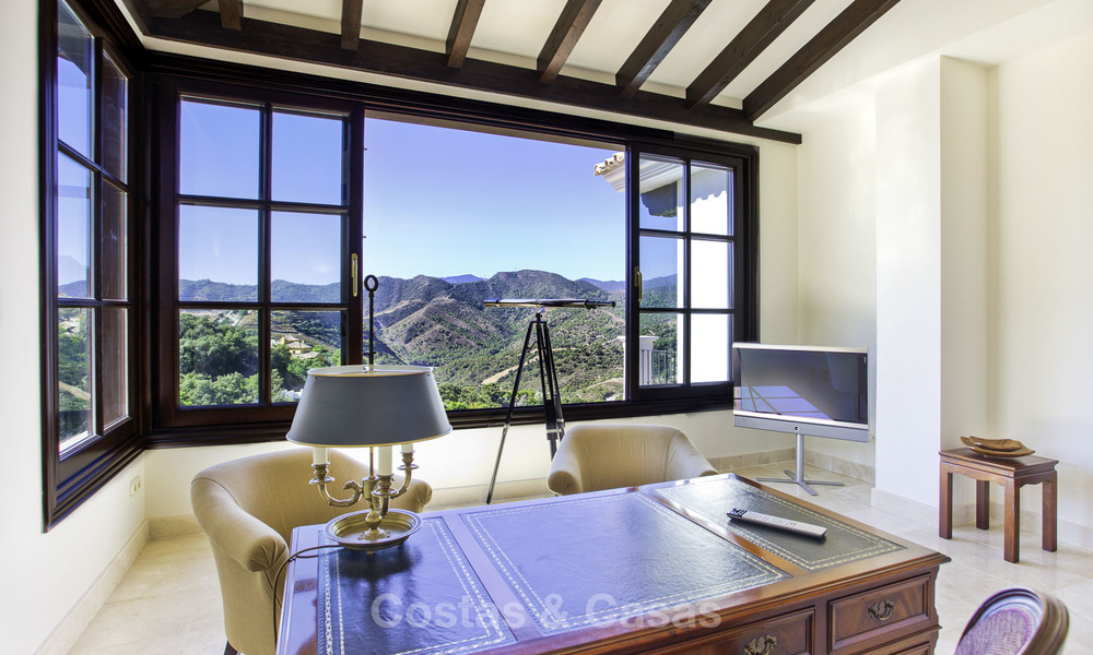 Superbe villa de luxe de style rustique rénovée à vendre dans le domaine exclusif de La Zagaleta, Benahavis, Marbella. 23258