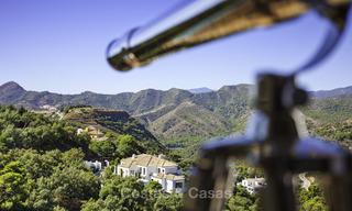 Superbe villa de luxe de style rustique rénovée à vendre dans le domaine exclusif de La Zagaleta, Benahavis, Marbella. 23259 