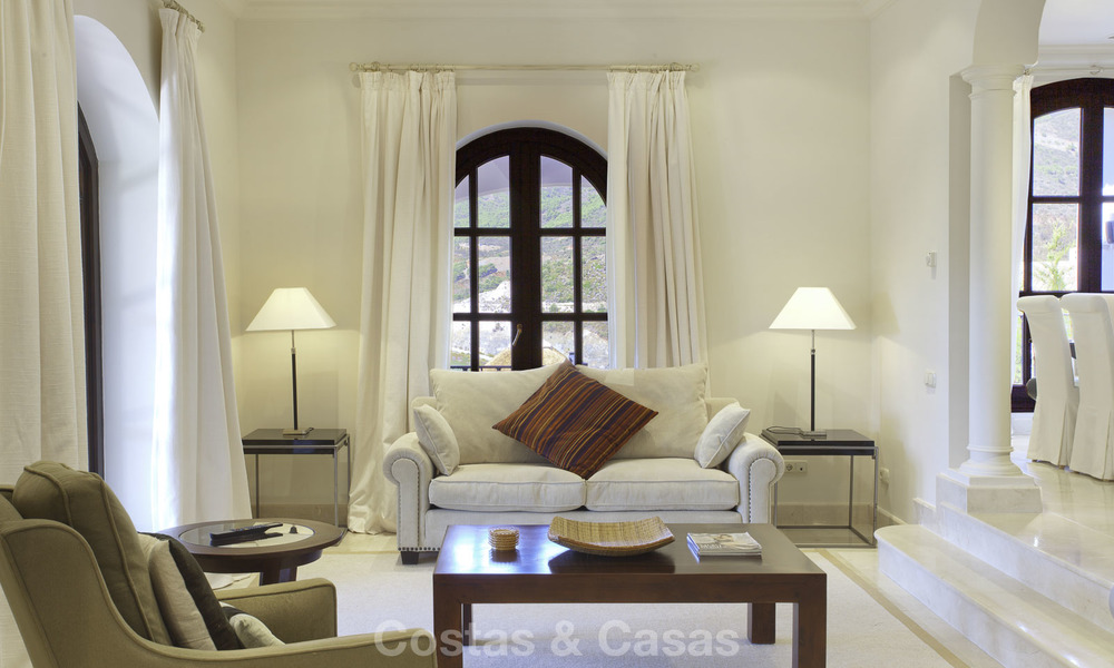 Superbe villa de luxe de style rustique rénovée à vendre dans le domaine exclusif de La Zagaleta, Benahavis, Marbella. 23262
