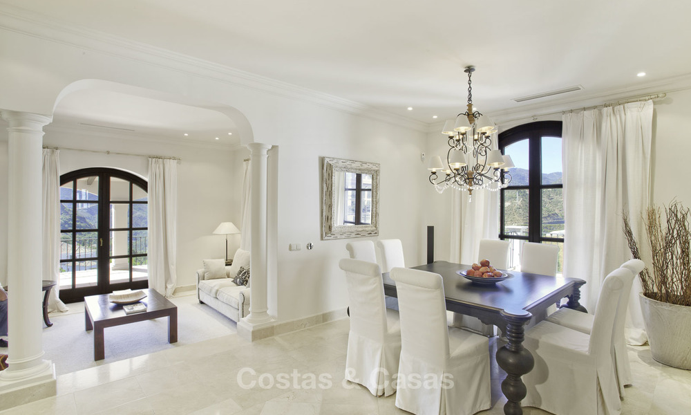 Superbe villa de luxe de style rustique rénovée à vendre dans le domaine exclusif de La Zagaleta, Benahavis, Marbella. 23264