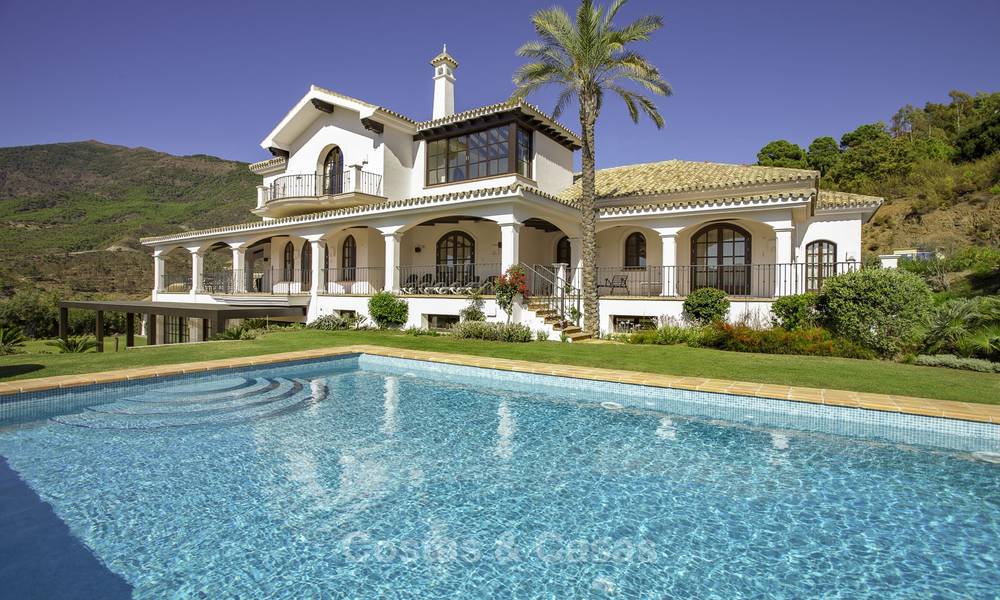 Superbe villa de luxe de style rustique rénovée à vendre dans le domaine exclusif de La Zagaleta, Benahavis, Marbella. 23266