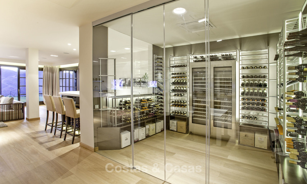 Superbe villa de luxe de style rustique rénovée à vendre dans le domaine exclusif de La Zagaleta, Benahavis, Marbella. 23277