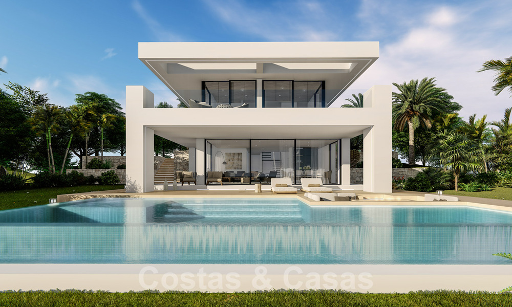 Des villas de luxe contemporaines flambant neuves à vendre, directement sur un terrain de golf sur le New Golden Mile, entre Marbella et Estepona 33620