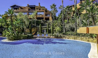 Bel appartement de jardin à vendre dans un complexe prestigieux de la Sierra Blanca sur le Golden Mile à Marbella. 14404 
