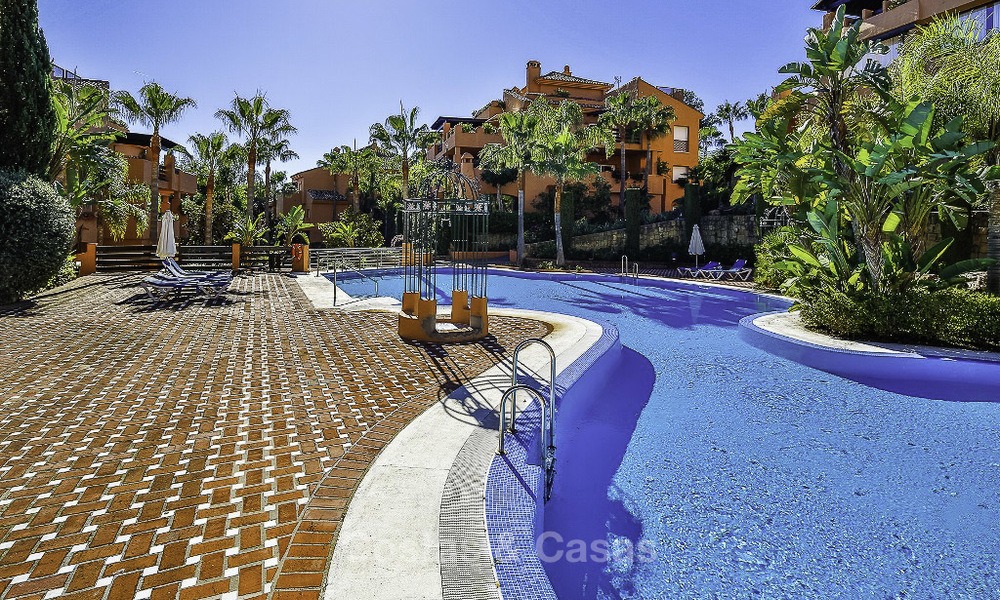 Bel appartement de jardin à vendre dans un complexe prestigieux de la Sierra Blanca sur le Golden Mile à Marbella. 14405