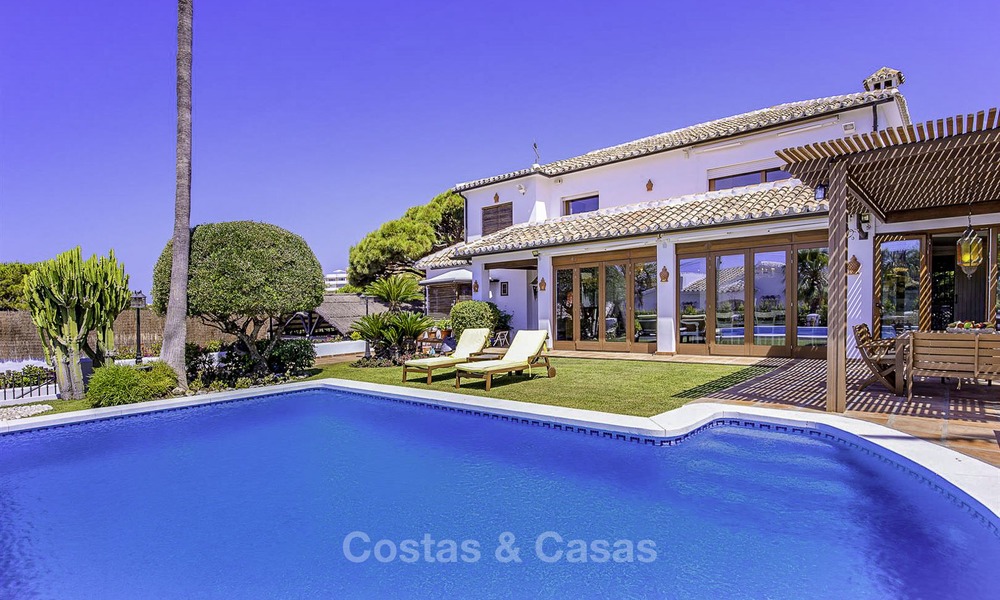 Charmante et très spacieuse villa de style méditerranéen à vendre, à quelques pas de la plage, Marbella Est, Marbella, Marbella 14482