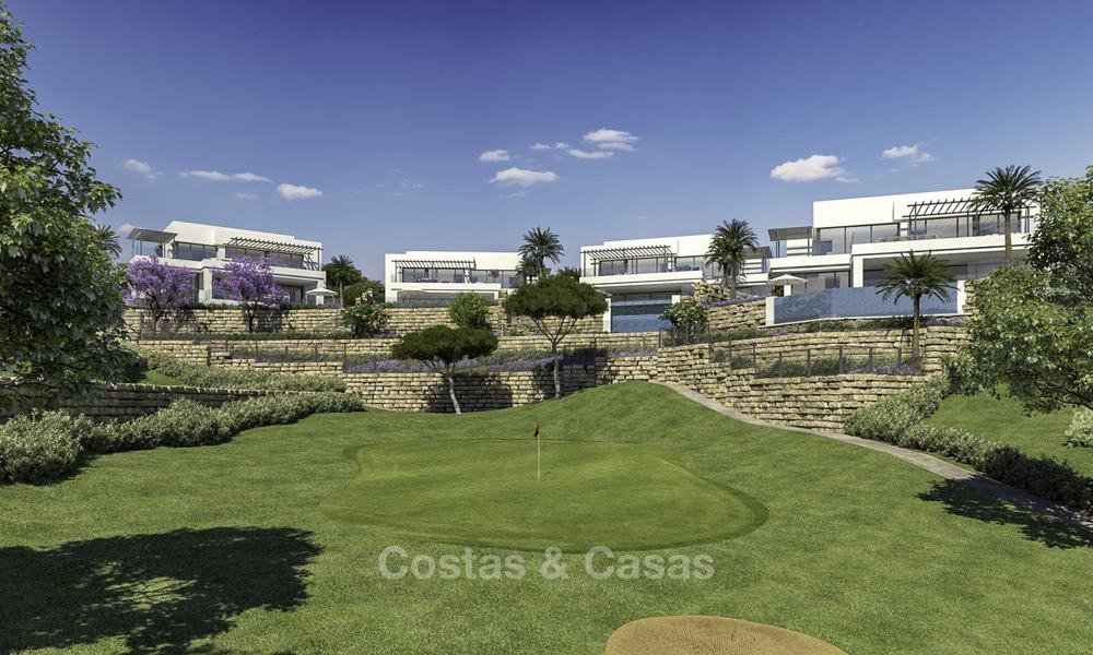 Nouvelles villas de luxe modernes sur un golf avec une vue imprenable sur la mer à vendre, Marbella Est, Marbella. Prêt à emménager ! 17397