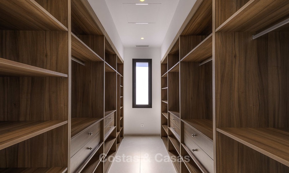 Prêt à emménager, villa moderne neuve à vendre, proche de la Golf Valley, Benahavis, Marbella 14629