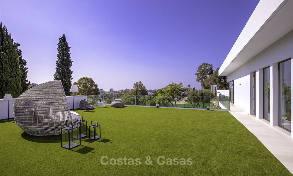 Prêt à emménager, villa moderne neuve à vendre, proche de la Golf Valley, Benahavis, Marbella 14630