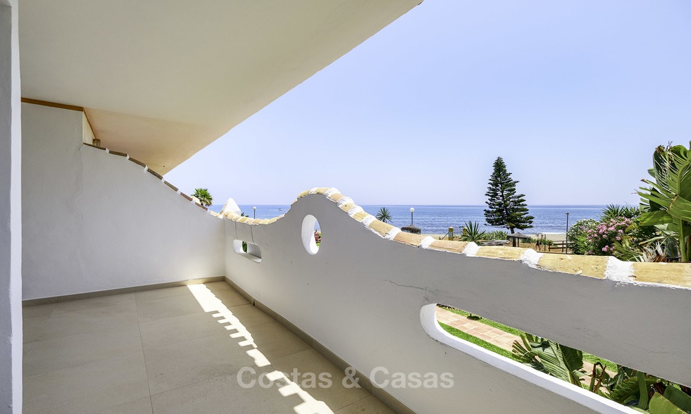 Appartement entièrement rénové en front de mer avec vue panoramique sur la mer à vendre, Mijas Costa 14659