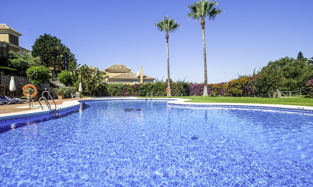 Maison jumelée récemment rénovée avec vue spectaculaire sur le golf et la mer à vendre - Marbella Est 14695