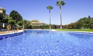 Maison jumelée récemment rénovée avec vue spectaculaire sur le golf et la mer à vendre - Marbella Est 14695 