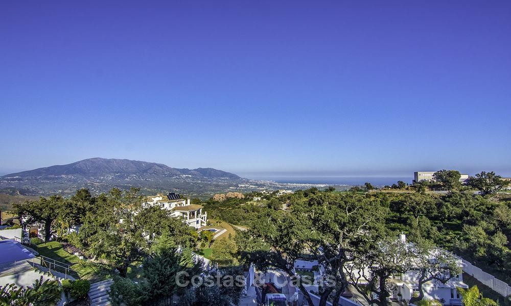 Spectaculaire villa contemporaine de construction récente avec vue imprenable sur la mer, les montagnes et la vallée à vendre, prête à emménager, Marbella Est 14748