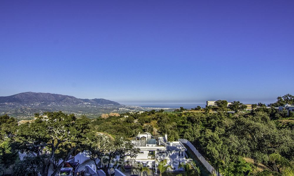 Spectaculaire villa contemporaine de construction récente avec vue imprenable sur la mer, les montagnes et la vallée à vendre, prête à emménager, Marbella Est 14747