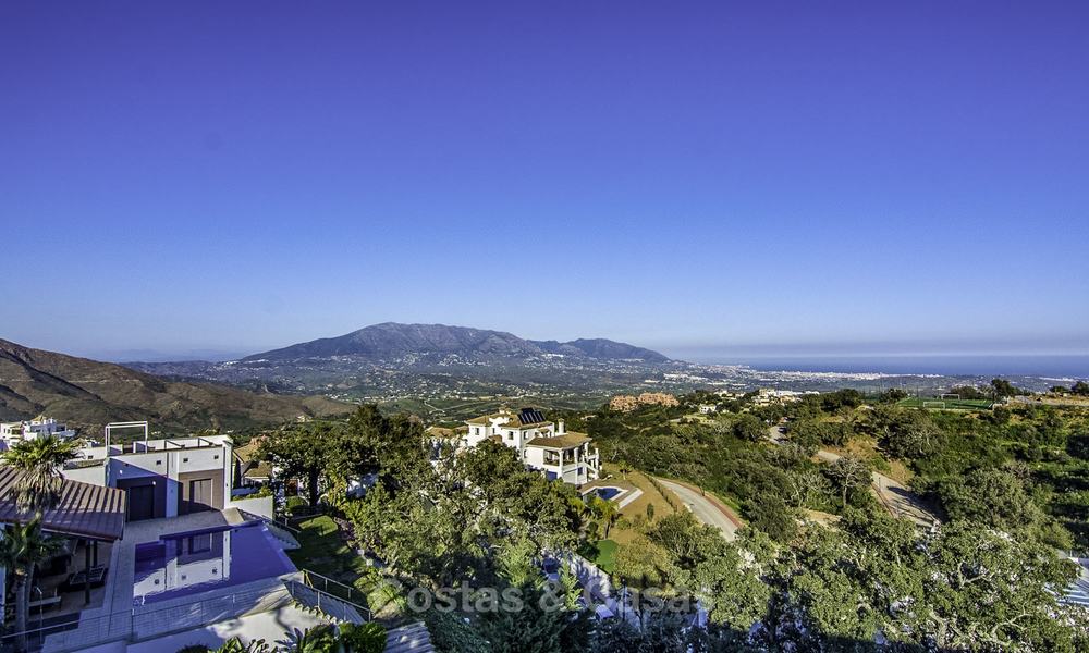 Spectaculaire villa contemporaine de construction récente avec vue imprenable sur la mer, les montagnes et la vallée à vendre, prête à emménager, Marbella Est 14750