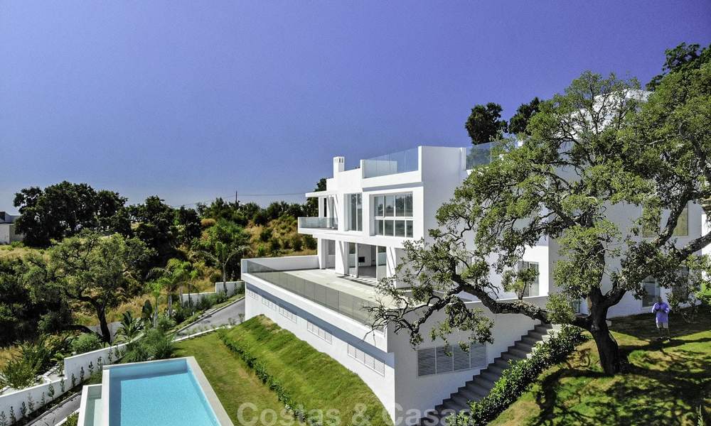 Spectaculaire villa contemporaine de construction récente avec vue imprenable sur la mer, les montagnes et la vallée à vendre, prête à emménager, Marbella Est 14760