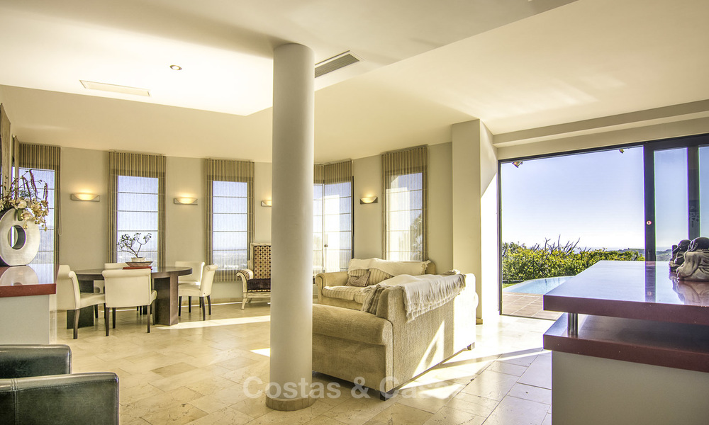 Magnifique villa moderne andalouse avec vue panoramique exceptionnelle à vendre, Marbella Est 14802