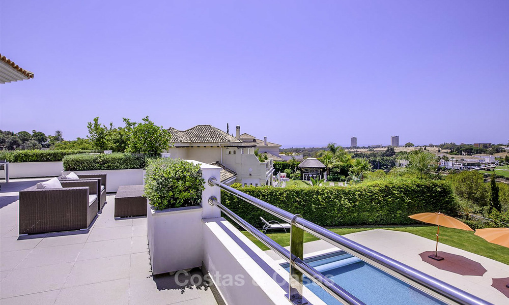 Elégante et très spacieuse villa moderne/classique à vendre sur un golf à Elviria, l'est de Marbella 14886