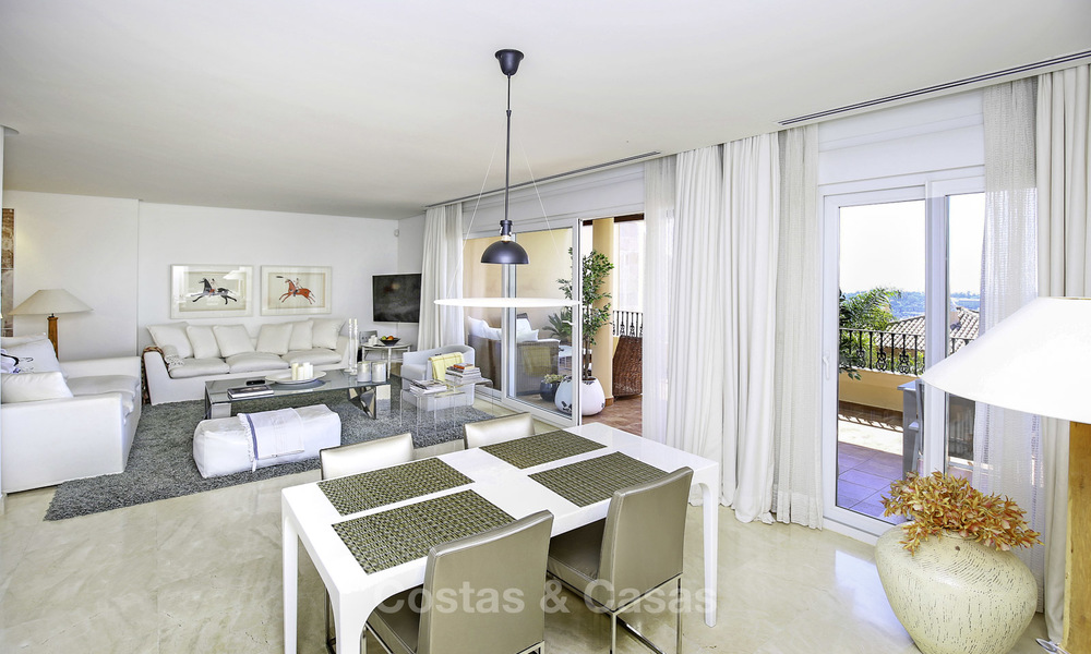 Penthouse en duplex spacieux avec vue imprenable sur la mer à vendre dans un complexe de luxe dans la vallée du Golf de Nueva Andalucia, Marbella 17465