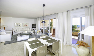 Penthouse en duplex spacieux avec vue imprenable sur la mer à vendre dans un complexe de luxe dans la vallée du Golf de Nueva Andalucia, Marbella 17465 