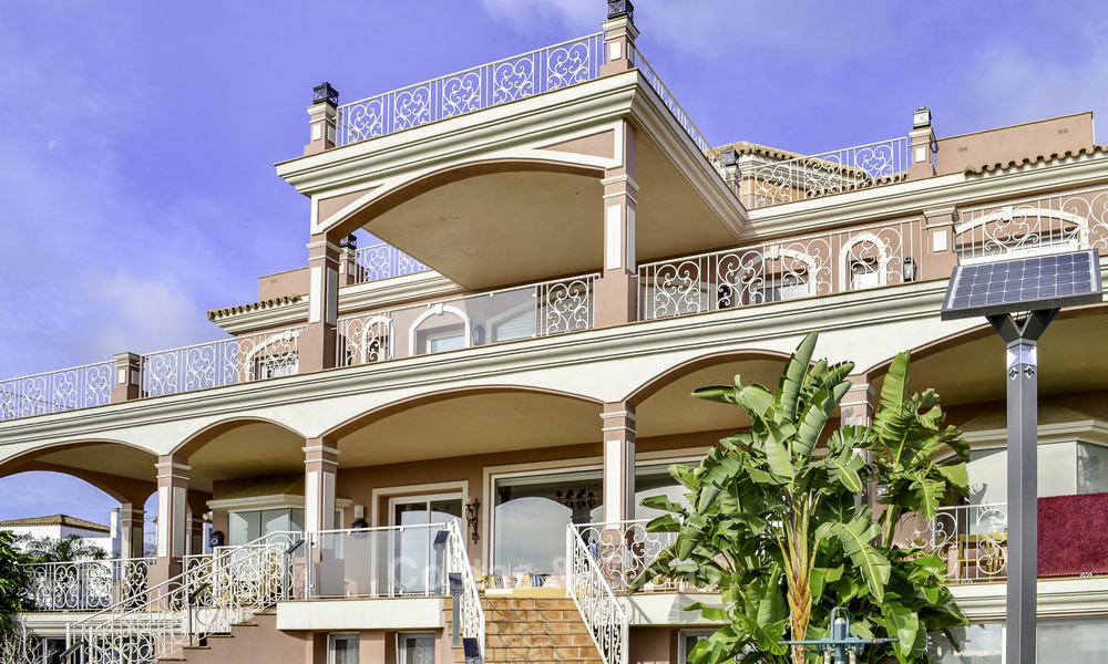 Majestueuse villa de luxe andalouse à vendre sur un grand terrain dans un complexe de golf exclusif, avec vue imprenable sur la mer - Benahavis, Marbella 15005