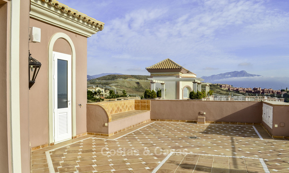 Majestueuse villa de luxe andalouse à vendre sur un grand terrain dans un complexe de golf exclusif, avec vue imprenable sur la mer - Benahavis, Marbella 15004