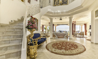 Majestueuse villa de luxe andalouse à vendre sur un grand terrain dans un complexe de golf exclusif, avec vue imprenable sur la mer - Benahavis, Marbella 15006 