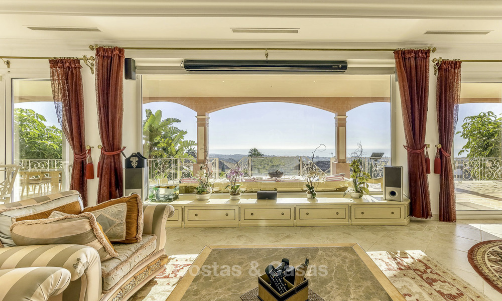 Majestueuse villa de luxe andalouse à vendre sur un grand terrain dans un complexe de golf exclusif, avec vue imprenable sur la mer - Benahavis, Marbella 15008