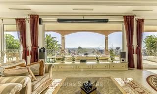 Majestueuse villa de luxe andalouse à vendre sur un grand terrain dans un complexe de golf exclusif, avec vue imprenable sur la mer - Benahavis, Marbella 15008 