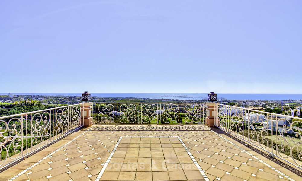 Majestueuse villa de luxe andalouse à vendre sur un grand terrain dans un complexe de golf exclusif, avec vue imprenable sur la mer - Benahavis, Marbella 15013