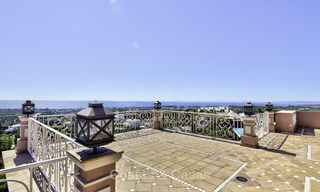 Majestueuse villa de luxe andalouse à vendre sur un grand terrain dans un complexe de golf exclusif, avec vue imprenable sur la mer - Benahavis, Marbella 15014 