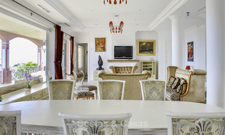 Majestueuse villa de luxe andalouse à vendre sur un grand terrain dans un complexe de golf exclusif, avec vue imprenable sur la mer - Benahavis, Marbella 15017 