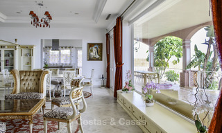 Majestueuse villa de luxe andalouse à vendre sur un grand terrain dans un complexe de golf exclusif, avec vue imprenable sur la mer - Benahavis, Marbella 15019 