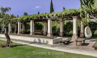 Majestueuse villa de luxe andalouse à vendre sur un grand terrain dans un complexe de golf exclusif, avec vue imprenable sur la mer - Benahavis, Marbella 15027 