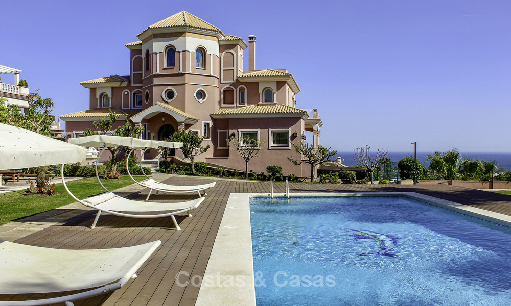 Majestueuse villa de luxe andalouse à vendre sur un grand terrain dans un complexe de golf exclusif, avec vue imprenable sur la mer - Benahavis, Marbella 15029