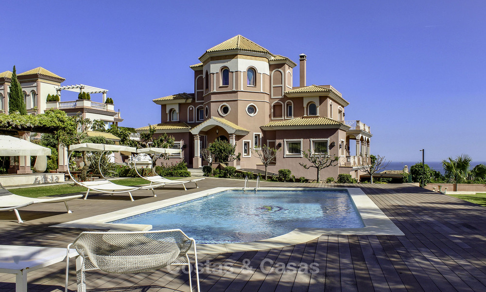 Majestueuse villa de luxe andalouse à vendre sur un grand terrain dans un complexe de golf exclusif, avec vue imprenable sur la mer - Benahavis, Marbella 15030