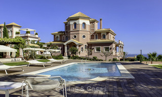 Majestueuse villa de luxe andalouse à vendre sur un grand terrain dans un complexe de golf exclusif, avec vue imprenable sur la mer - Benahavis, Marbella 15030 